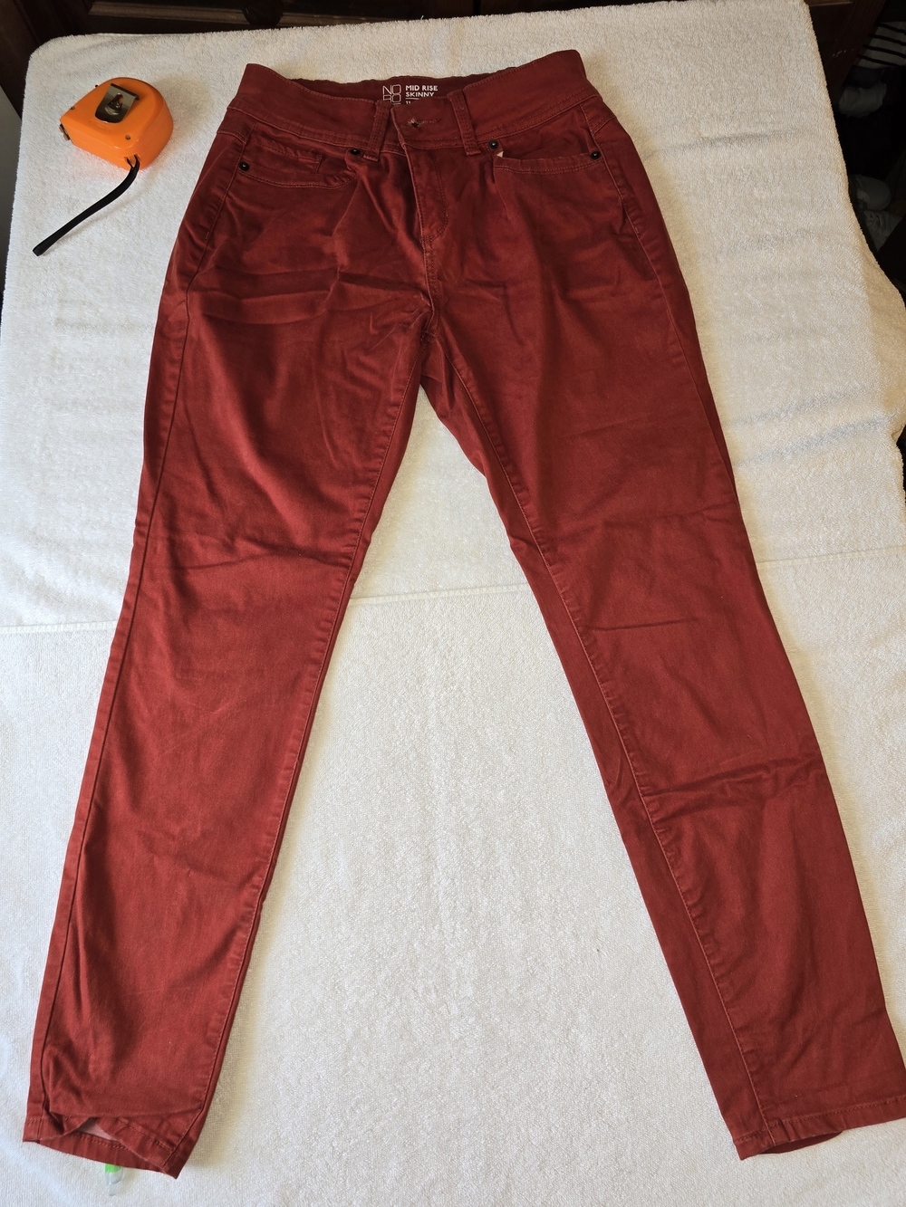 No Boundaries Women's Skinny Jeans in Rust Red